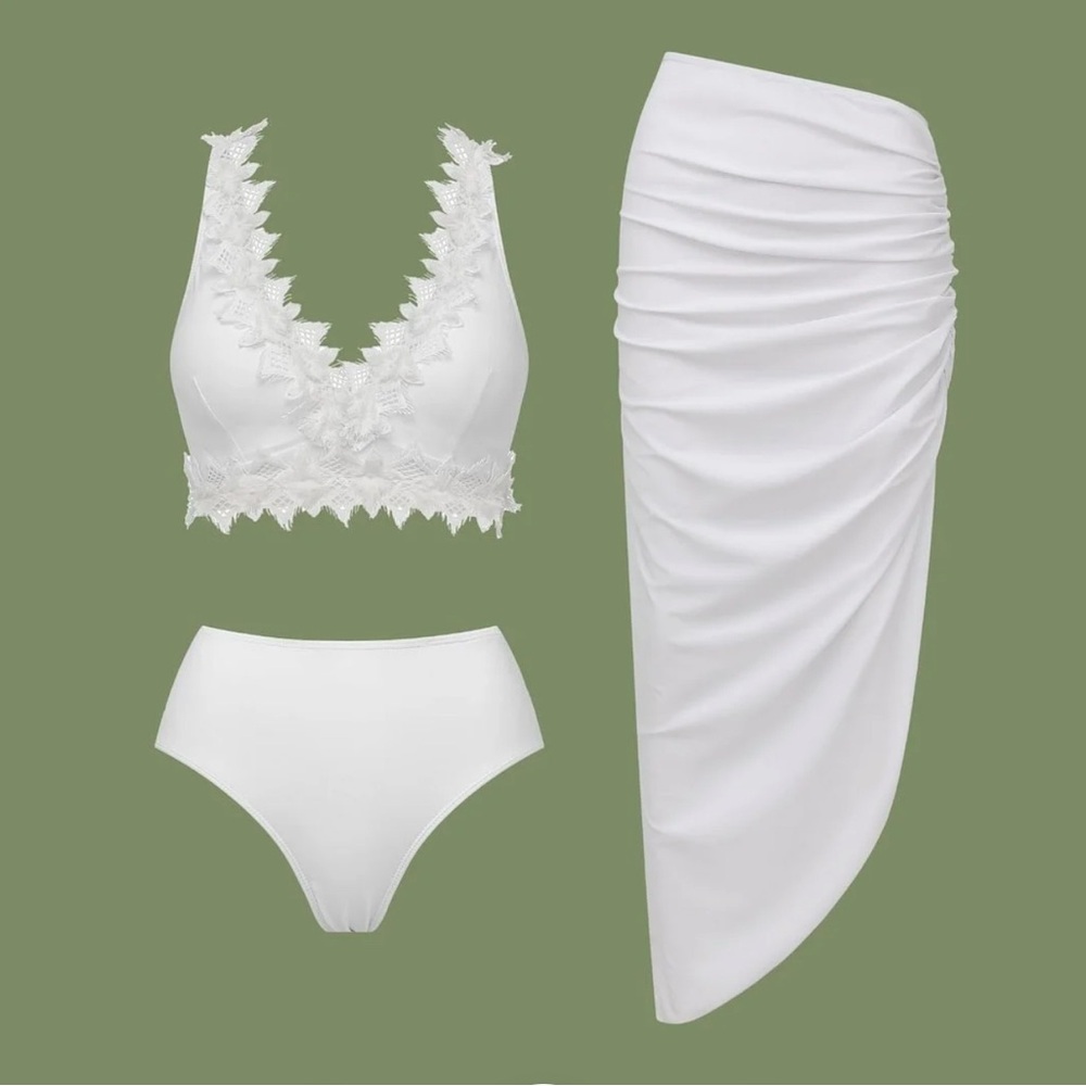 Lace V neck Bikini and Skirt Set🏝️ - Picture 4 of 14